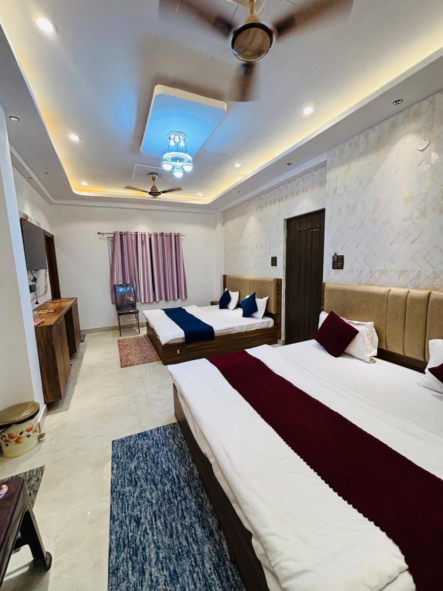 Hotel Mm Grand à Bénarès Extérieur photo